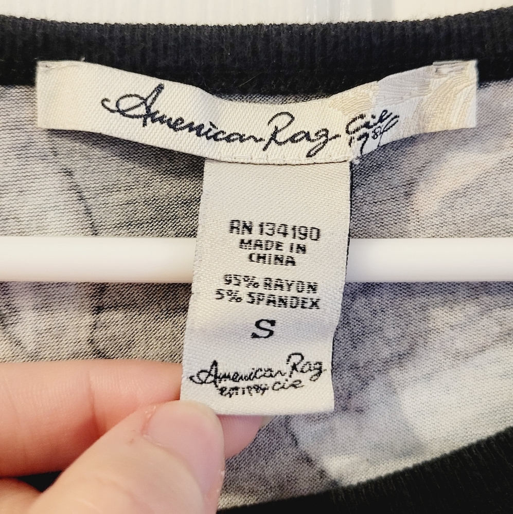 Small American Rag Floral top - Picture 3 of 3